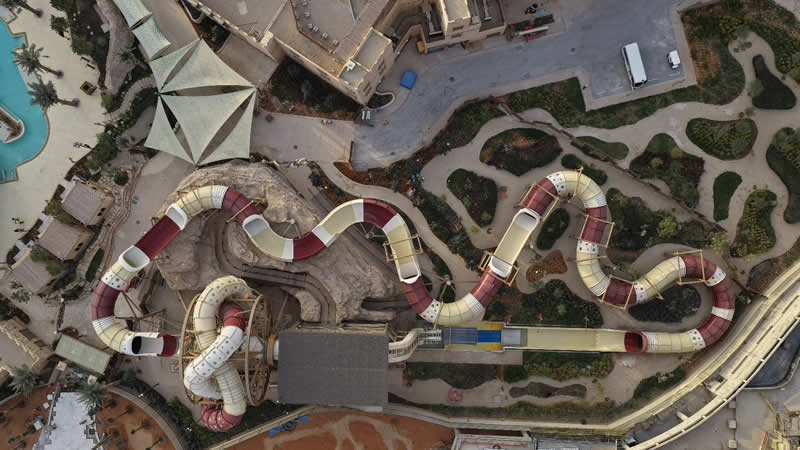 Slithereel: самая длинная вращающаяся водная горка