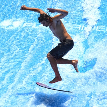 FlowRider® Wave-In-A-Box FlowRider® Wave-In-A-Box